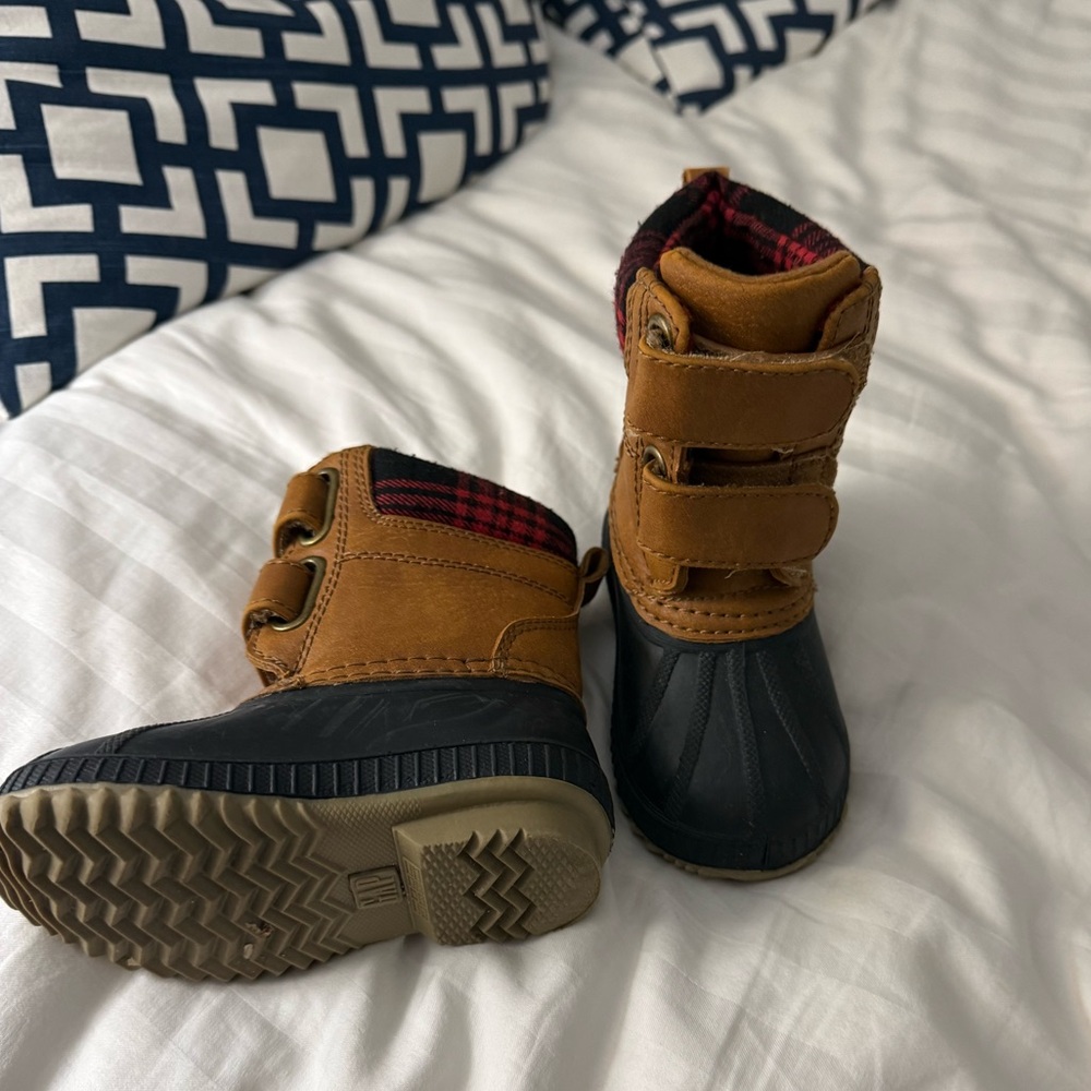 Gap Toddler Duck Boots - size 5T